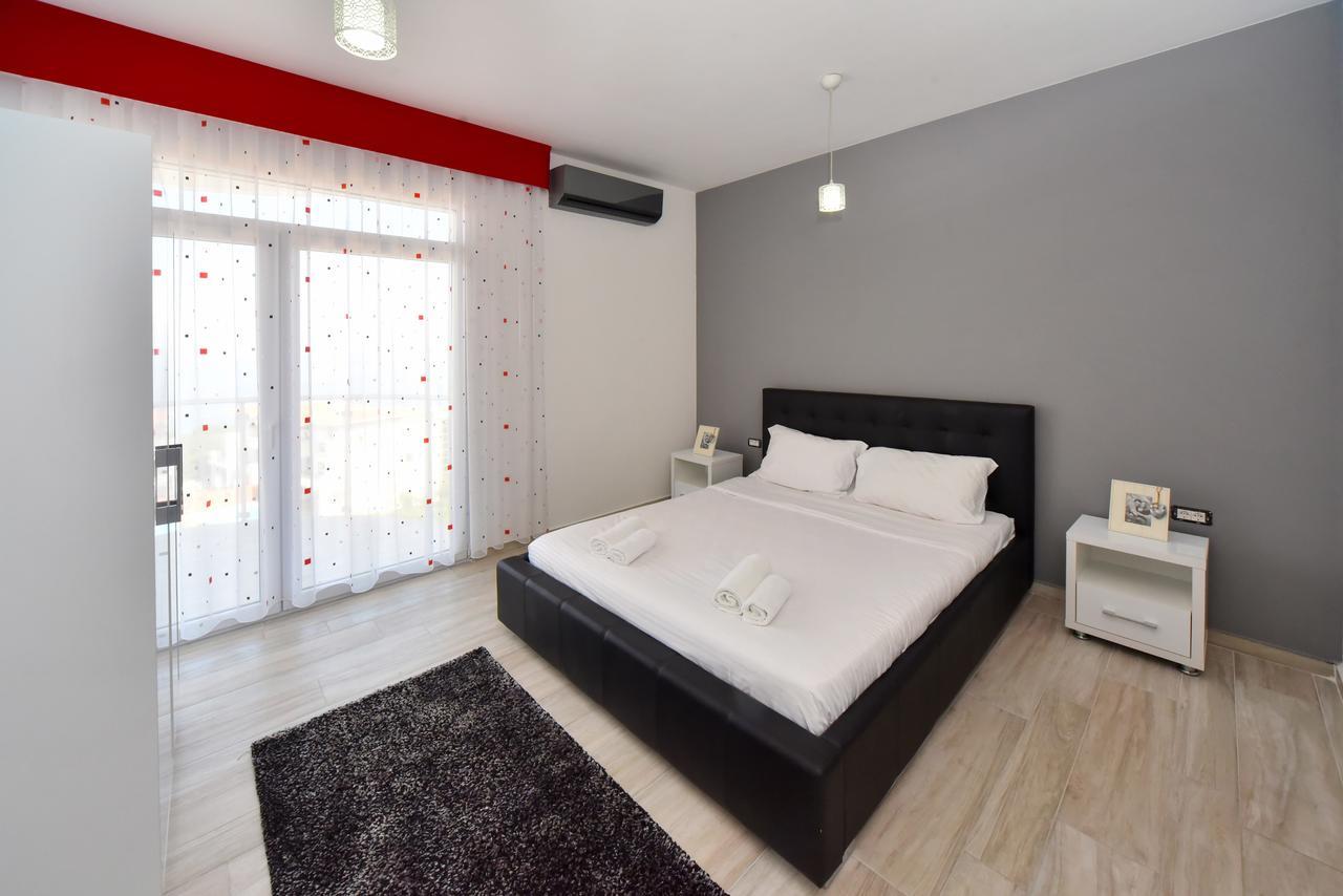 Sky Fort Apartments Dobra Voda Kültér fotó