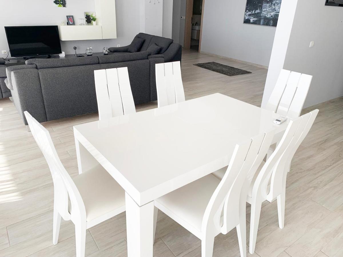 Sky Fort Apartments Dobra Voda Kültér fotó